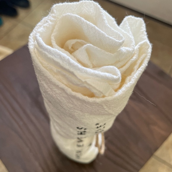 Magnolia Table Tea Towel “Where Everyone Has A Seat At The Table” Waco Texas NWT - Picture 3 of 5